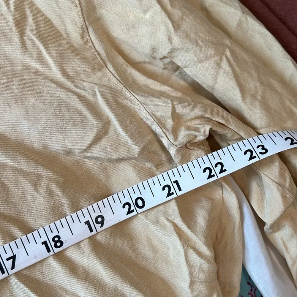Vintage Y2K Liz Claiborne Collection 100% Silk golden yellow blouse  P2P: 22" - Picture 10 of 12